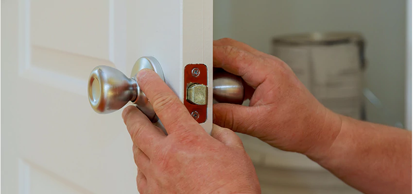 AAA Locksmiths For lock Replacement in Skokie